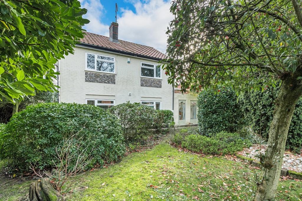 Holt 2 bed detached house for sale £585,000