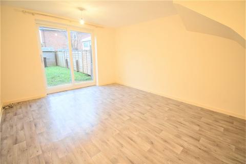 2 bedroom terraced house to rent - Buttercup Close, Bedford MK42