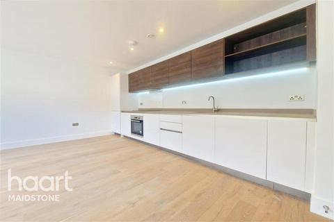 2 bedroom flat to rent, Kent House, ME15