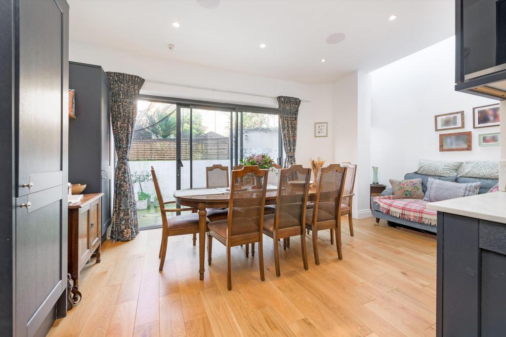 Ramsay Road, London, W3 3 bed terraced house for sale £925,000