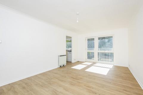 2 bedroom apartment to rent, Blackmore Way, Uxbridge UB8