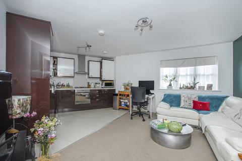 2 bedroom apartment to rent - Twinlock Court, Harrow HA1