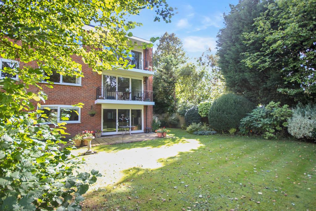Dorchester Court, Solihull B91 2 bed apartment for sale £279,950