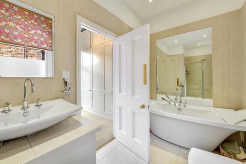 51 Sussex Street, London, SW1V 4RQ