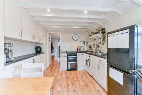 2 bedroom flat to rent - Wrthe Green Road, Carshalton, SM5