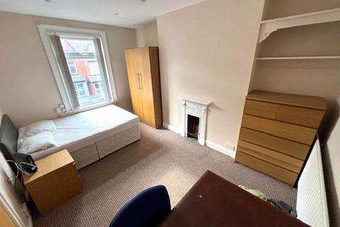 18 Pearson Terrace, Leeds, LS6 1HZ