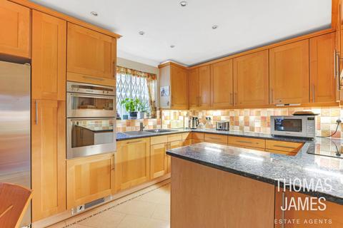 2 bedroom apartment for sale, Willowcroft Lodge, Palmers Green, N13