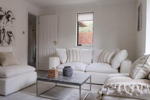 17 Giles Close, Hedge End, Southampton, SO30 2TH