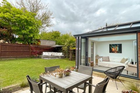 17 Giles Close, Hedge End, Southampton, SO30 2TH