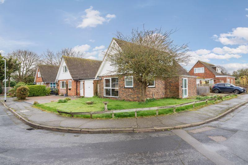 Saltwood 3 bed detached house for sale £425,000