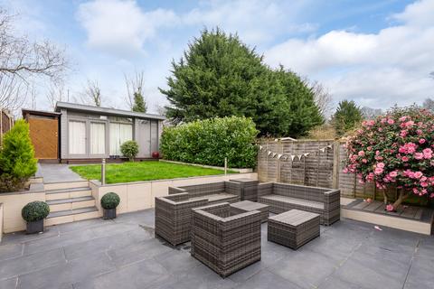 64 Fairfield Drive, Dorking, RH4 1JH