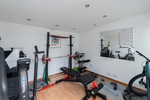 64 Fairfield Drive, Dorking, RH4 1JH