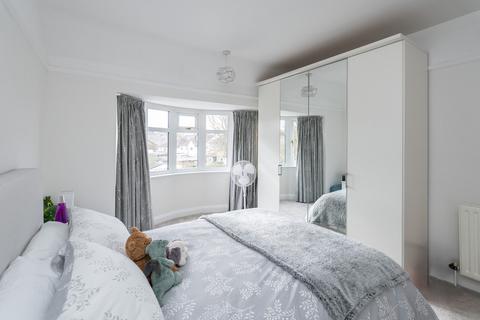 64 Fairfield Drive, Dorking, RH4 1JH