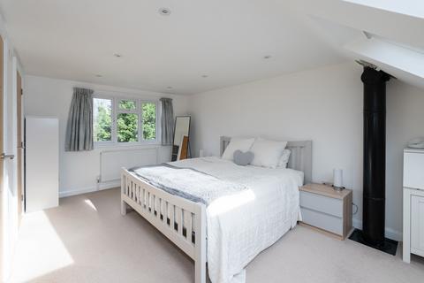 64 Fairfield Drive, Dorking, RH4 1JH