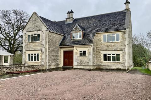 4 bedroom detached house to rent, Chippenham SN14