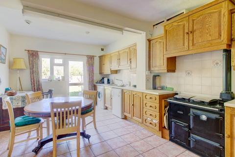 4 Butts Close, Biddestone, Chippenham, SN14 7DZ