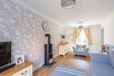 15 Holly Crescent, Corsham, SN13 9GD