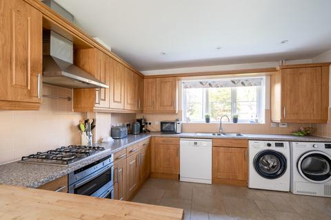 15 Holly Crescent, Corsham, SN13 9GD
