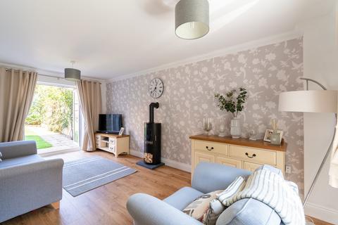 15 Holly Crescent, Corsham, SN13 9GD