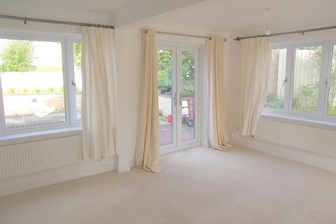 27 Chalfont Close, Trowbridge, BA14 9TE