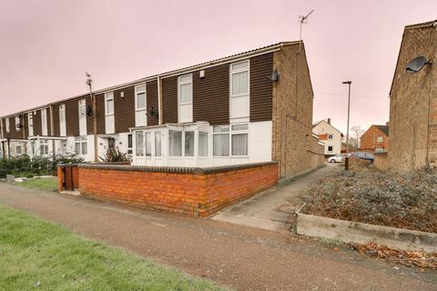 3 bedroom semi-detached house to rent, Goodwood Road, Leicester