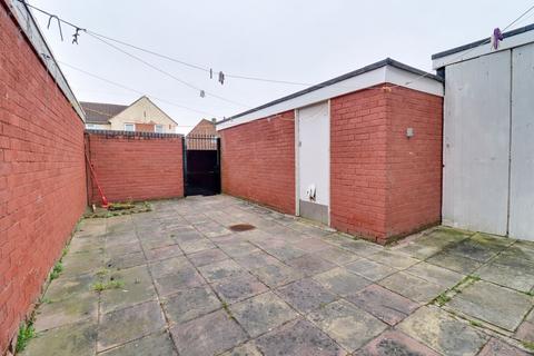 3 bedroom semi-detached house to rent, Goodwood Road, Leicester