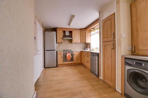 3 bedroom semi-detached house to rent, Goodwood Road, Leicester
