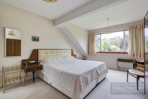 3 Ellenbridge Way, South Croydon, CR2 0EW
