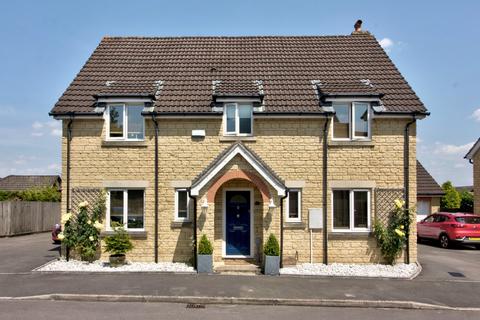 4 Holly Crescent, Corsham, SN13 9GD
