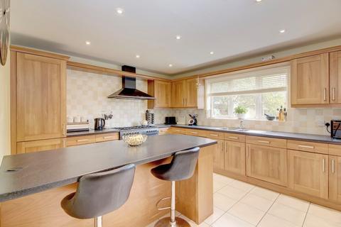 4 Holly Crescent, Corsham, SN13 9GD