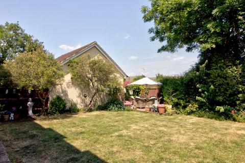 4 Holly Crescent, Corsham, SN13 9GD