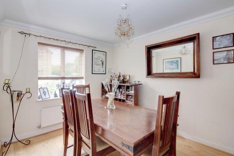 4 Holly Crescent, Corsham, SN13 9GD