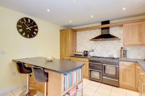 4 Holly Crescent, Corsham, SN13 9GD