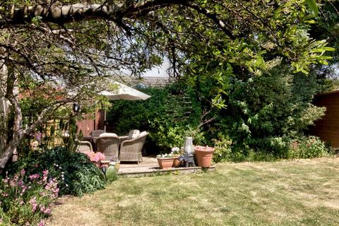 4 Holly Crescent, Corsham, SN13 9GD