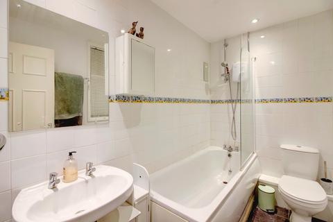 10 Barn Close, Corsham, SN13 9XB