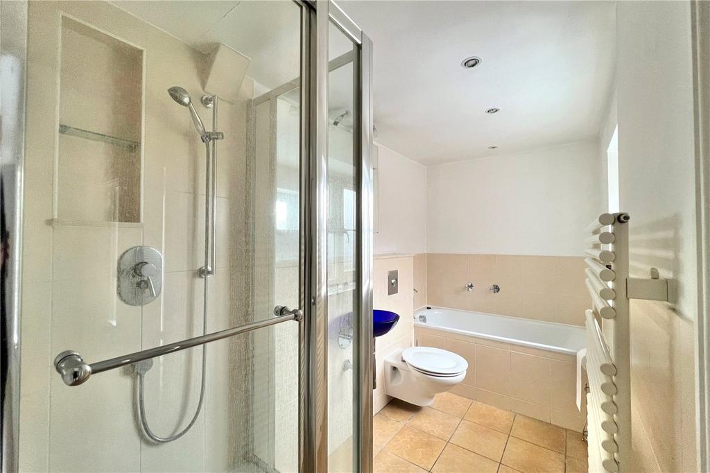 En-Suite To Bed 2
