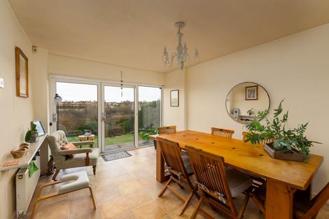 32 Elizabeth Crescent, Chester, CH4 7AZ