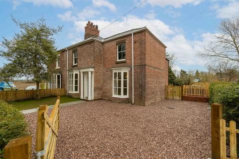 4 bedroom semi-detached house for sale - Station Road, Wrexham LL12