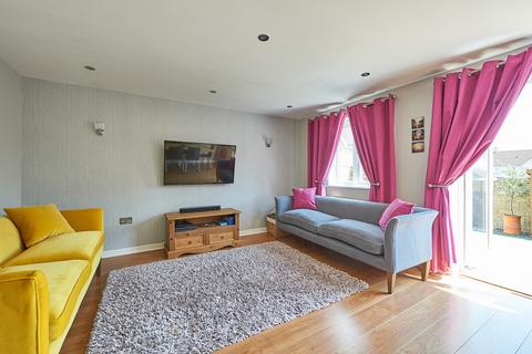 25 Hatton Way, Corsham, SN13 9UW