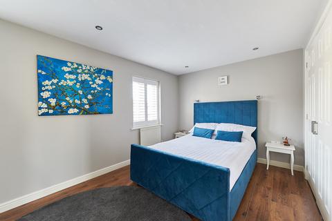 25 Hatton Way, Corsham, SN13 9UW