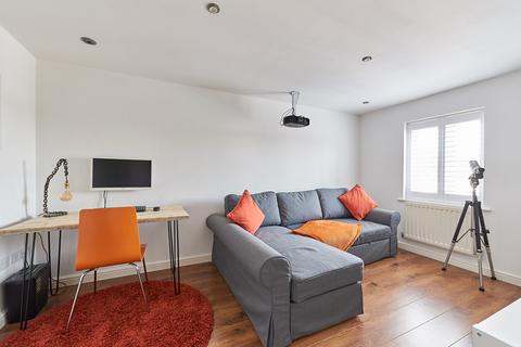 25 Hatton Way, Corsham, SN13 9UW