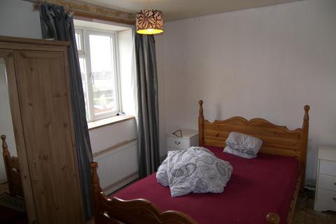 12 Barrow Green, Chippenham, SN15 1BE