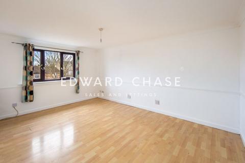 2 bedroom flat for sale - Avenue Road, Chadwell Heath, RM6