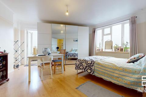 1 bedroom flat for sale, Streatham High Road, Streatham