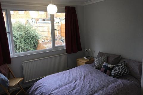 1 bedroom in a house share to rent, Room in Wigmore - Shared House - Bills and wifi inlcuded