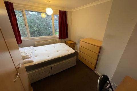 1 bedroom in a house share to rent, Room in Wigmore - Shared House - Bills and wifi inlcuded