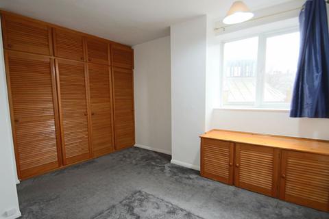 3 bedroom apartment to rent, Lawn Terrace, London SE3