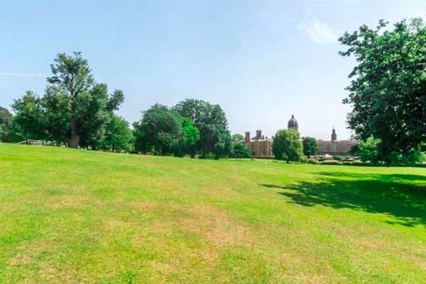 3 bedroom apartment for sale - Flat 68A Princess Park Manor, Royal Drive, London, N11 3FN