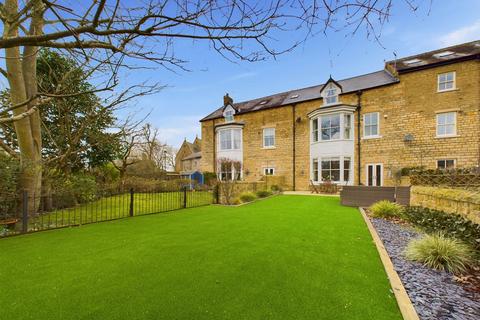 2 Convent Gardens, Wolsingham, Bishop Auckland, DL13 3DB