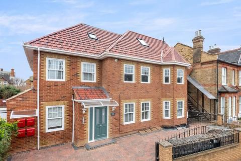 2 bedroom flat to rent, Coldershaw Road, Ealing, London, W13 9EA